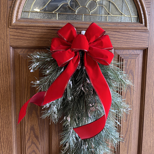 red-velvet-wreath-bows