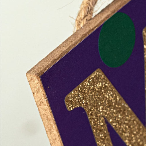 gold-glitter-mardi-gras-sign